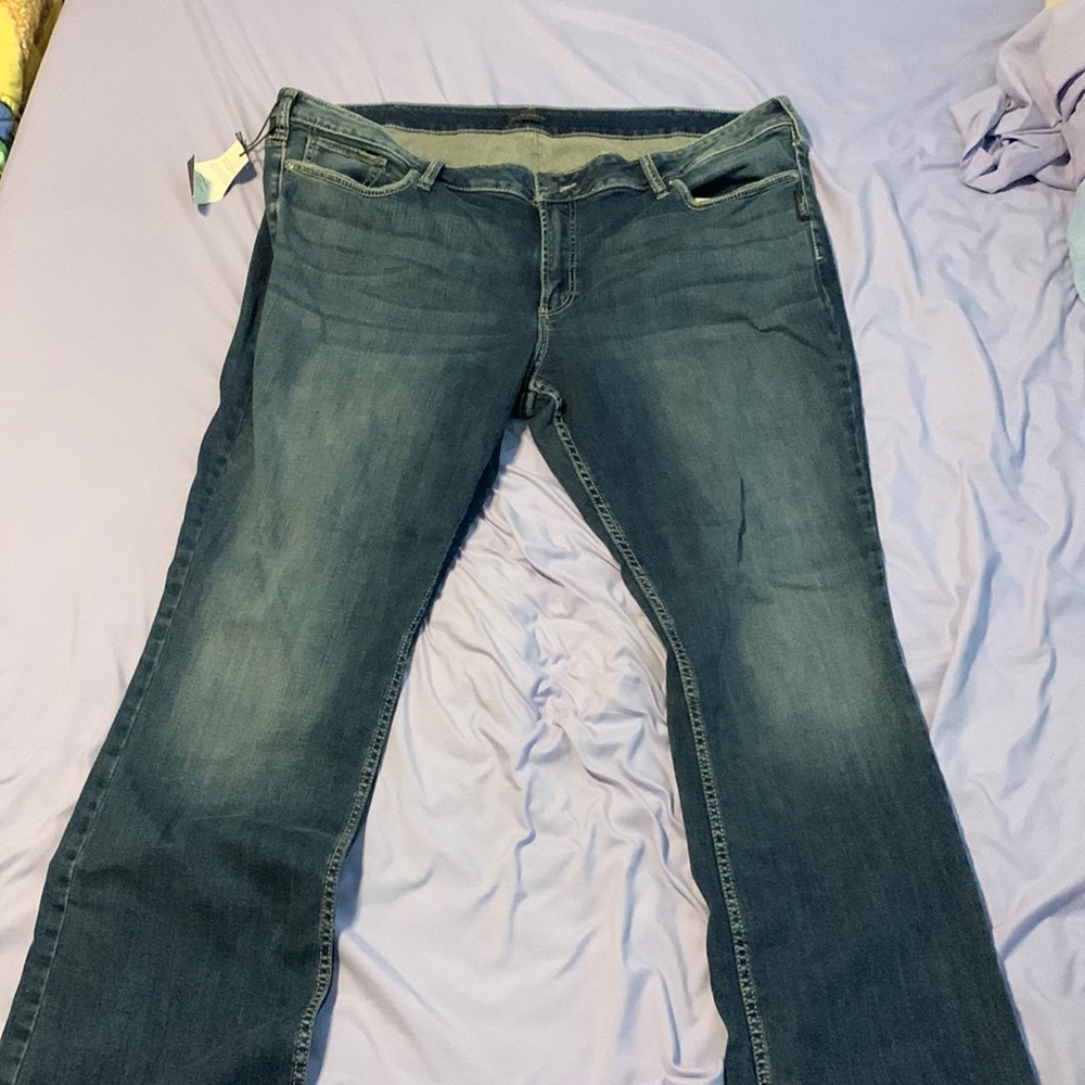 Silver Jean Co. Jeans. Size 24 Tall. Slim boot cut.
